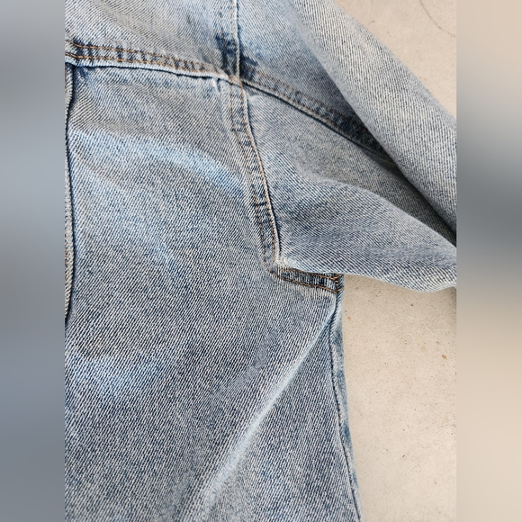 Denim & Co Distressed Jean Jacket Denim Light Wash Size 4 - Picture 3 of 10
